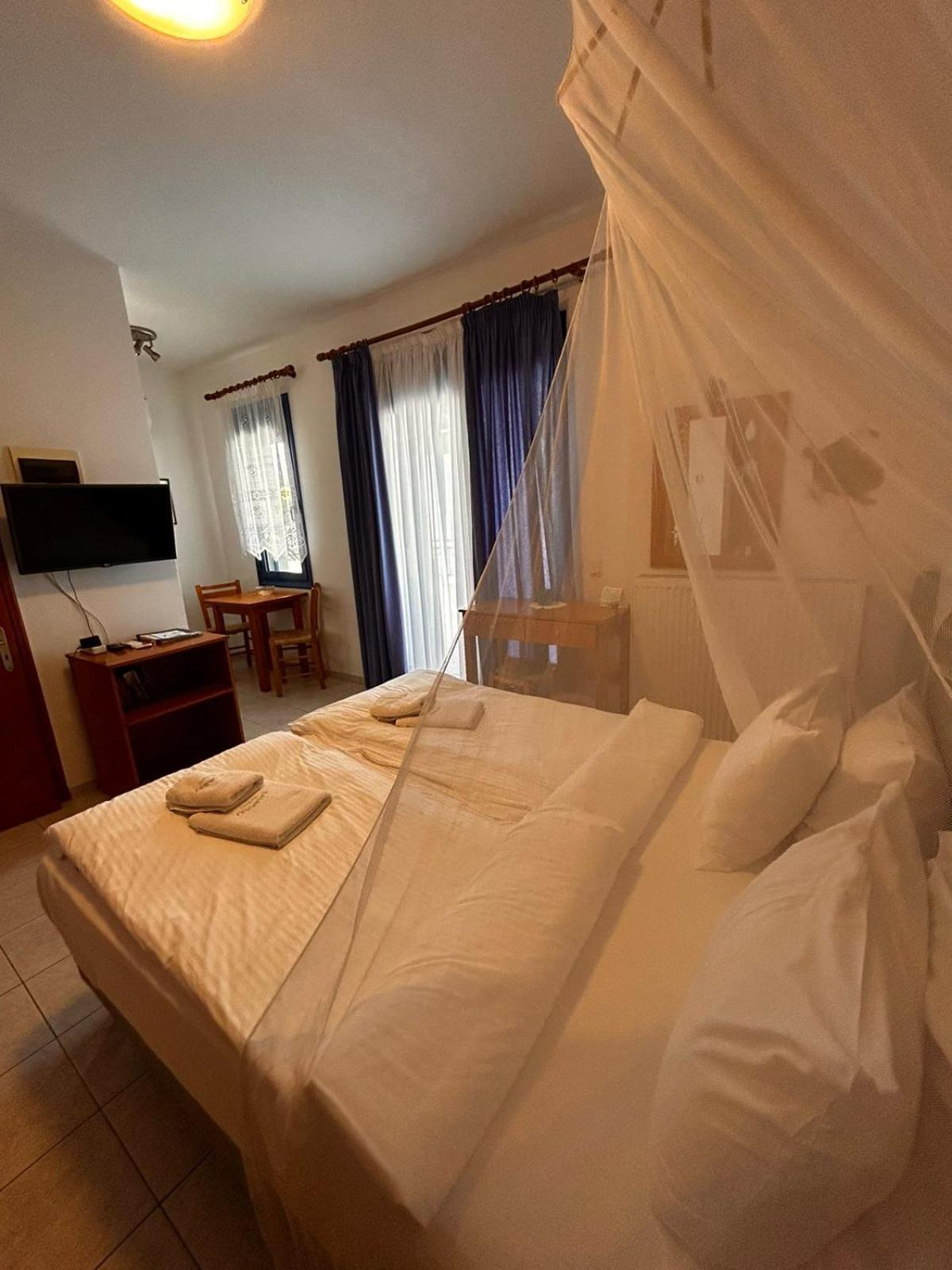 Finikas Studios & Apartments - Kalamaki Holidays Kalamaki (Heraklion) Eksteriør bilde